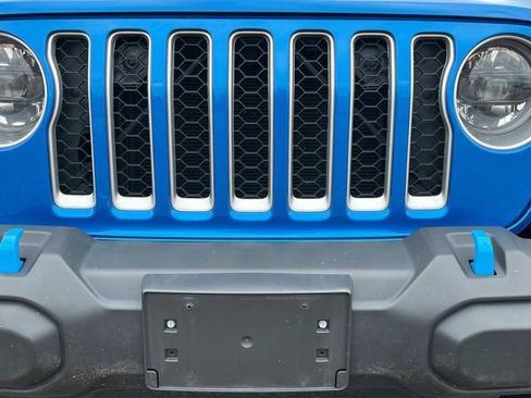 Used 2023 Jeep Wrangler Unlimited Sahara w/ Cold Weather Group AWD/4WD image 9