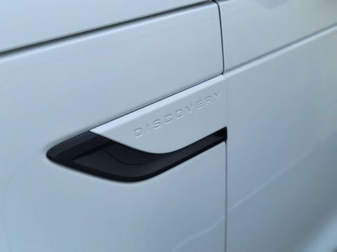 Used 2025 Land Rover Discovery Dynamic SE AWD/4WD image 47