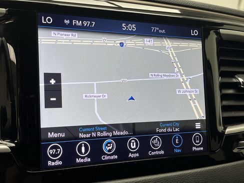 Used 2019 Chrysler Pacifica Touring-L FWD image 5