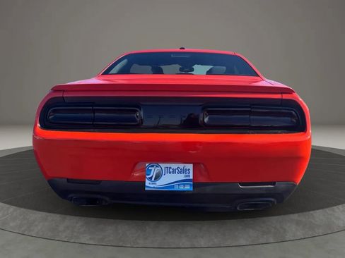 Used 2017 Dodge Challenger R/T image 4