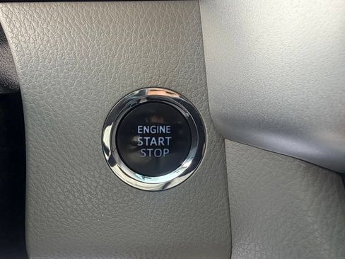 Used 2016 Toyota Highlander XLE AWD/4WD image 28