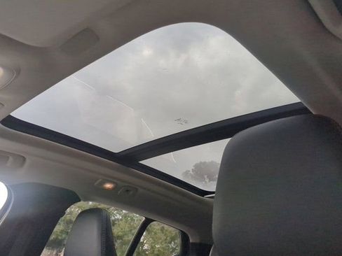 Used 2025 Volvo XC40 B5 Plus image 20