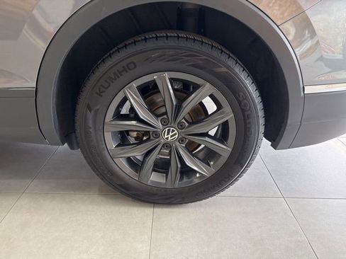 Used 2024 Volkswagen Tiguan SE image 13