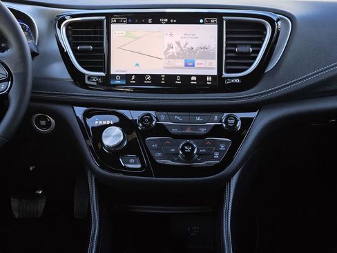 New 2026 Chrysler Pacifica Limited w/ S Appearance Package FWD image 24