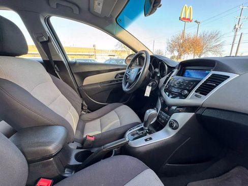 Used 2014 Chevrolet Cruze LS image 13