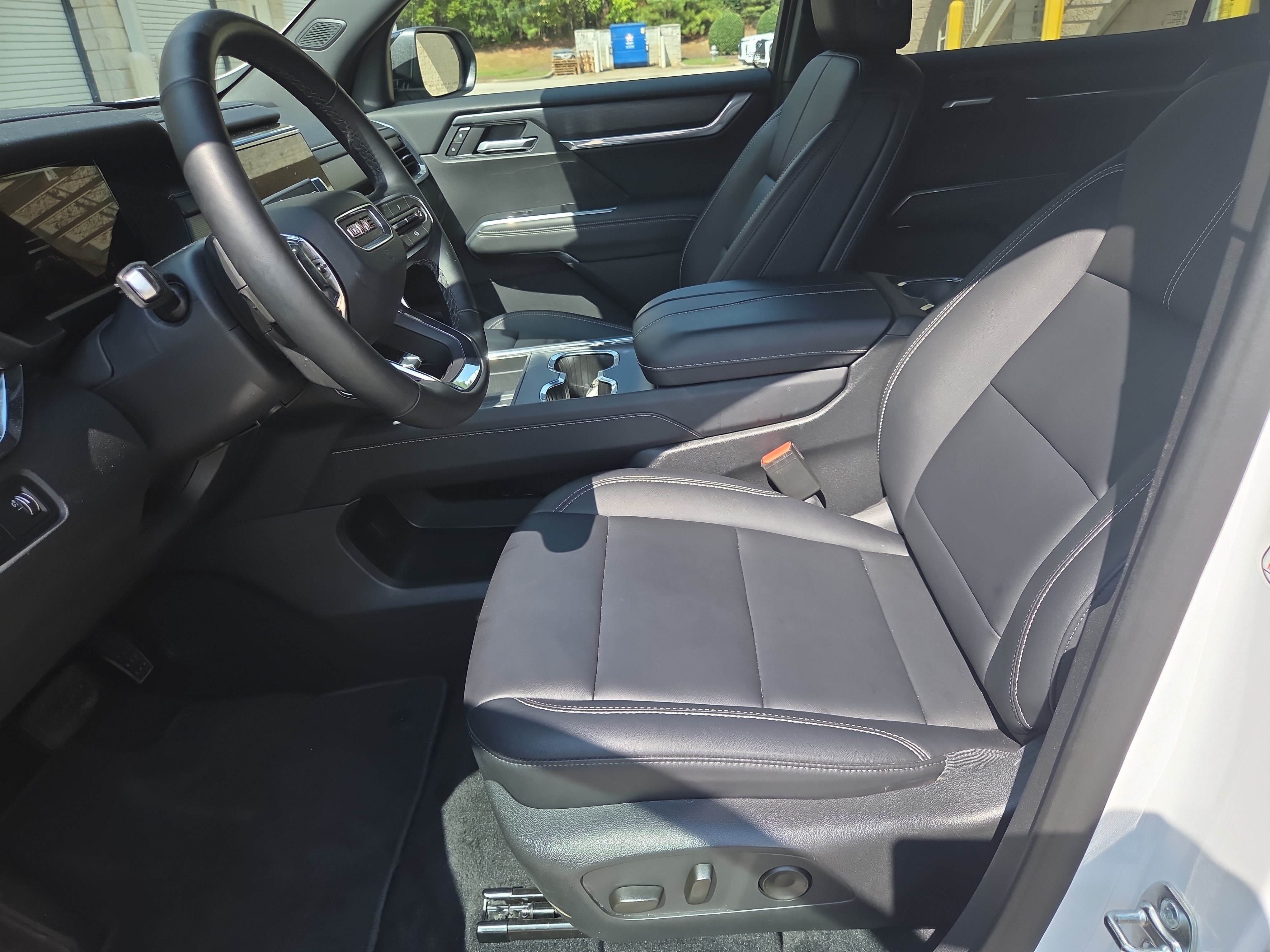 Used 2026 GMC Acadia Elevation w/ Elevation Premium Package FWD image 5