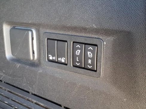 Used 2021 Chevrolet Tahoe Premier w/ Premium Package image 8