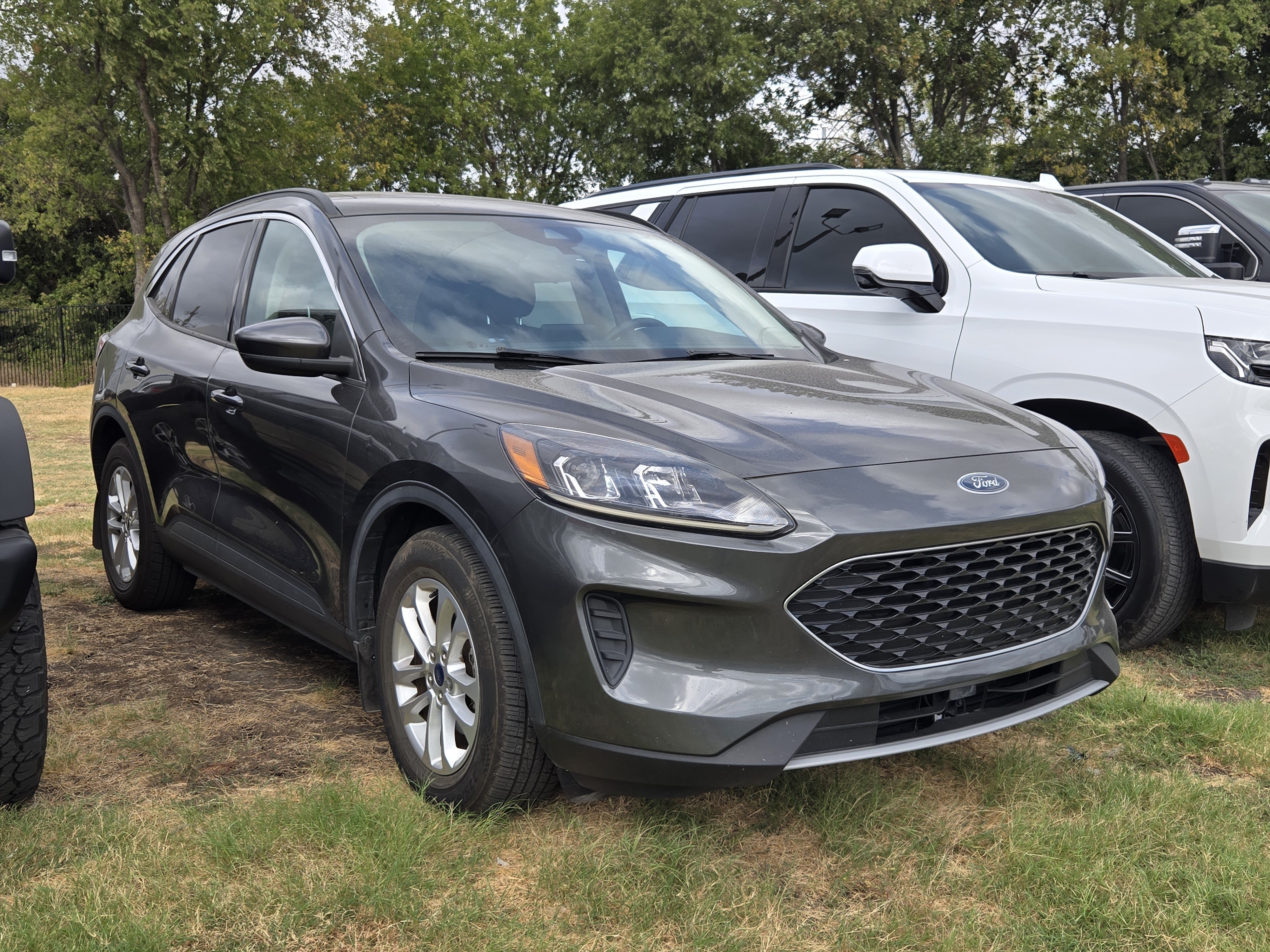 Used 2020 Ford Escape SE FWD image 1