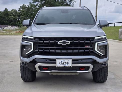 Used 2025 Chevrolet Suburban Z71 AWD/4WD image 3