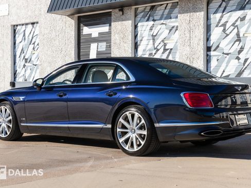 Used 2020 Bentley Flying Spur W12 image 12