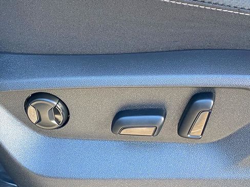 Certified 2023 Volkswagen Atlas Cross Sport SE w/ Panoramic Sunroof Package image 14