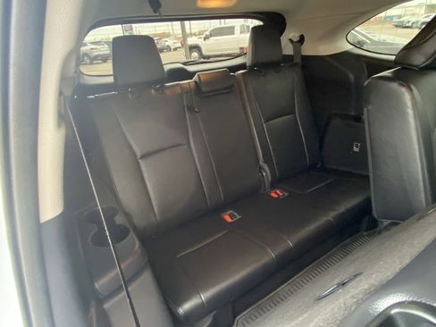 Used 2023 Toyota Highlander Limited image 14