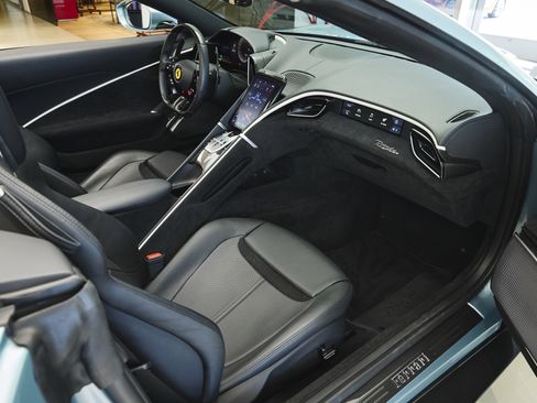 Used 2024 Ferrari Roma Spider RWD image 48