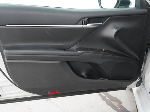 Used 2022 Toyota Camry SE FWD image 17