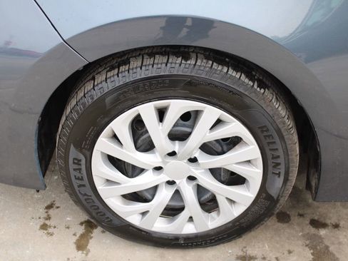 Used 2019 Toyota Corolla LE image 10