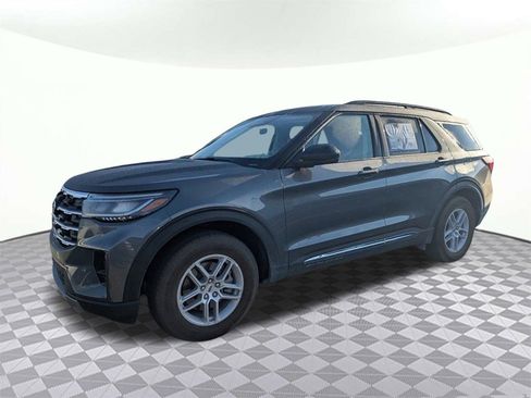 Used 2025 Ford Explorer Active w/ Active Comfort Package image 7
