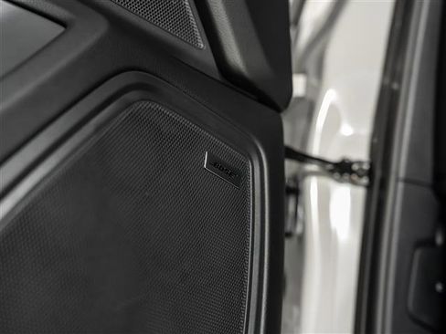 New 2026 Porsche Macan image 23