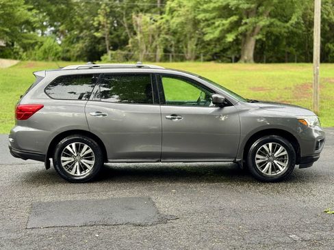Used 2017 Nissan Pathfinder SL w/ SL Premium Package AWD/4WD image 3