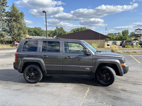 Used 2016 Jeep Patriot 75th Anniversary w/ Power Value Group AWD/4WD image 10