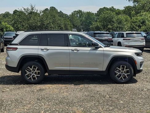 New 2025 Jeep Grand Cherokee Limited image 2