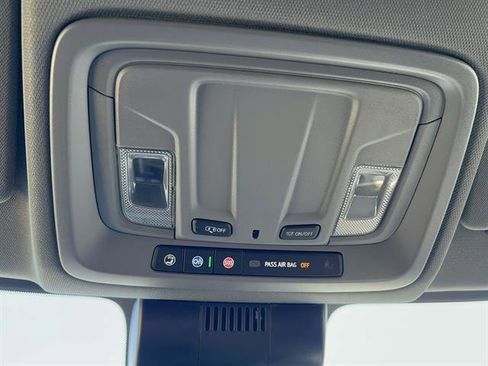 Used 2025 Chevrolet Silverado 1500 LT image 23