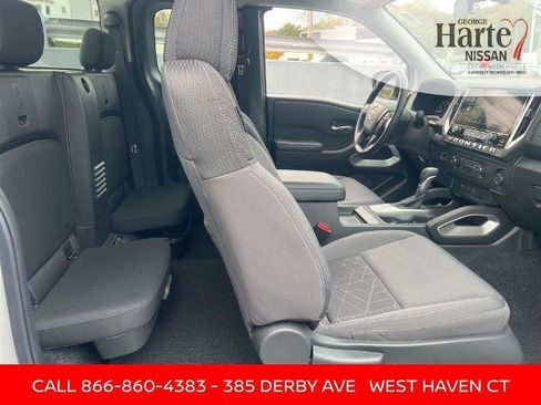 Certified 2025 Nissan Frontier SV image 12