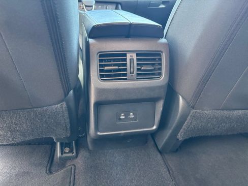 Used 2025 Nissan Rogue SV FWD image 24