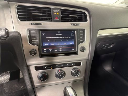 Used 2016 Volkswagen Golf SE w/ Lighting Package FWD image 16