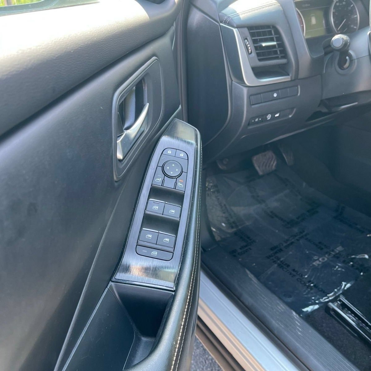 Used 2025 Nissan Rogue SV AWD/4WD image 18