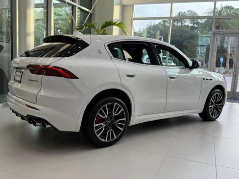 Used 2025 Maserati Grecale Modena AWD/4WD image 14