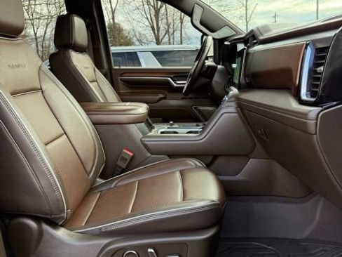 Used 2024 GMC Sierra 3500 Denali w/ Denali Reserve Package image 15