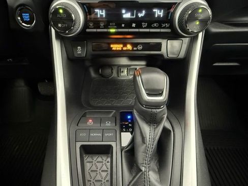 Used 2019 Toyota RAV4 XLE Premium image 23