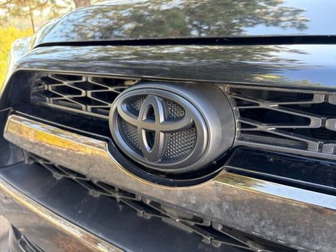 Used 2019 Toyota 4Runner Limited AWD/4WD image 23