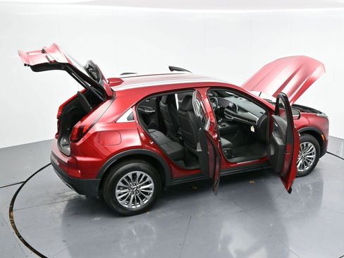 Used 2025 Cadillac XT4 Premium Luxury image 40