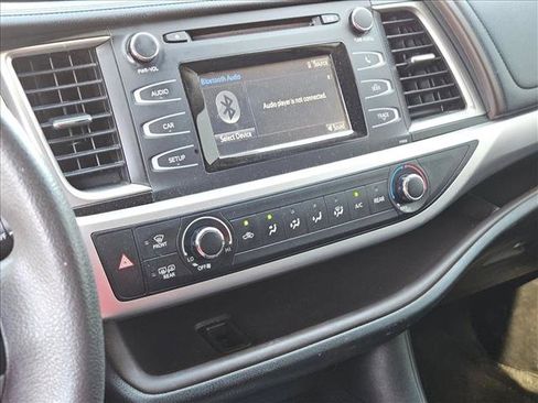 Used 2019 Toyota Highlander LE FWD image 27