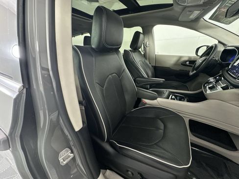 Used 2023 Chrysler Pacifica Limited FWD image 27