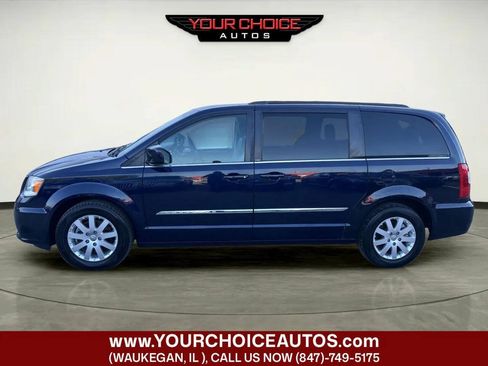 Used 2014 Chrysler Town & Country Touring FWD image 2