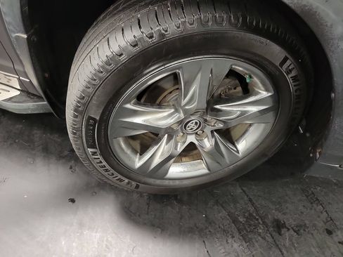 Used 2019 Toyota Highlander Limited Platinum AWD/4WD image 10