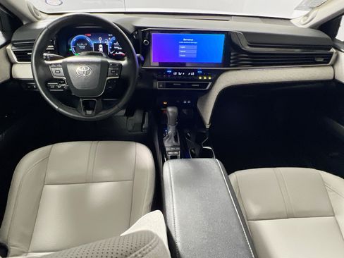 Used 2025 Toyota Camry XLE FWD image 28