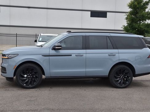 New 2026 Lincoln Navigator Reserve AWD/4WD image 11