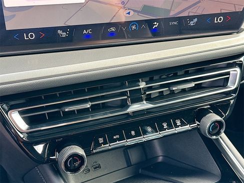 New 2026 Chevrolet Traverse LT image 11