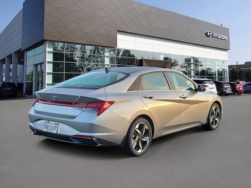 Certified 2022 Hyundai Elantra SEL w/ Convenience + Premium Package image 2