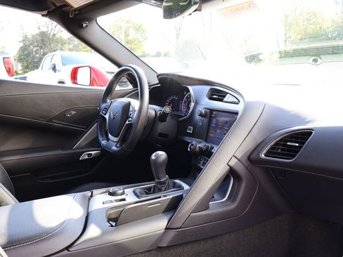 Used 2018 Chevrolet Corvette Stingray Coupe w/ 1LT RWD image 25