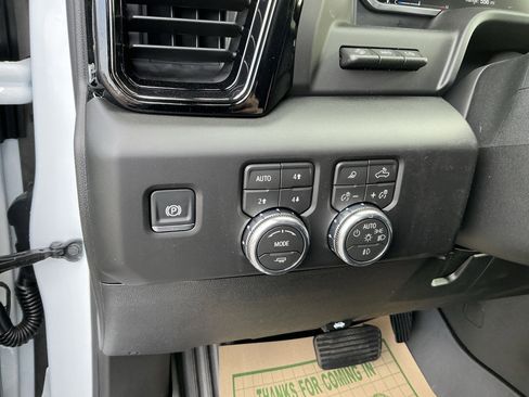 New 2026 GMC Sierra 2500 AT4 w/ AT4 Premium Plus Package AWD/4WD image 18