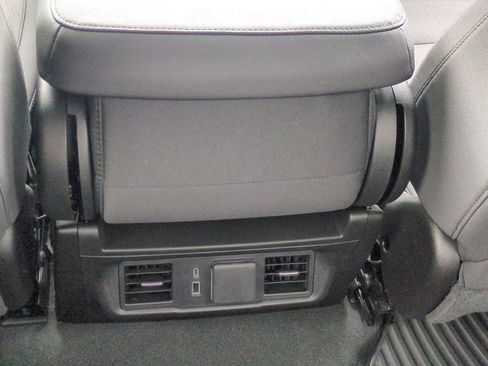 Used 2025 GMC Sierra 1500 Elevation image 31