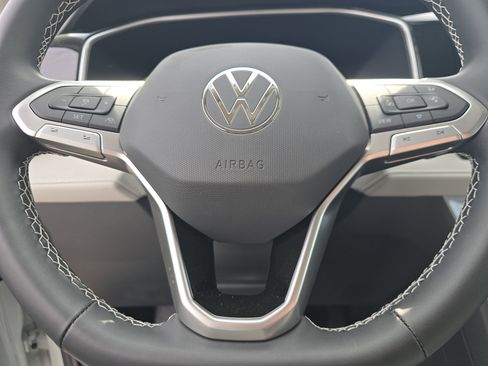 New 2026 Volkswagen Taos SE FWD image 19