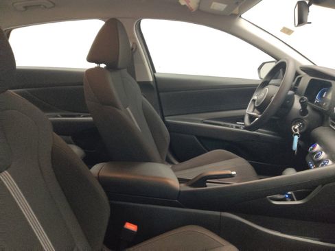 Used 2025 Hyundai Elantra SE FWD image 21