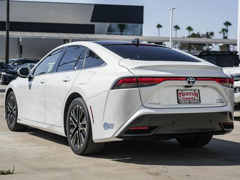 Used 2021 Toyota Mirai RWD image 8