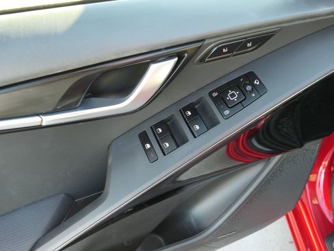 Used 2023 Kia Niro SX image 13