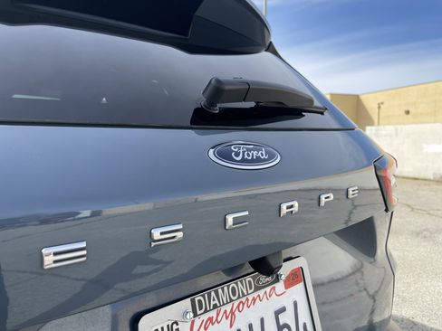 Used 2025 Ford Escape ST-Line w/ Tech Pack #1 image 11